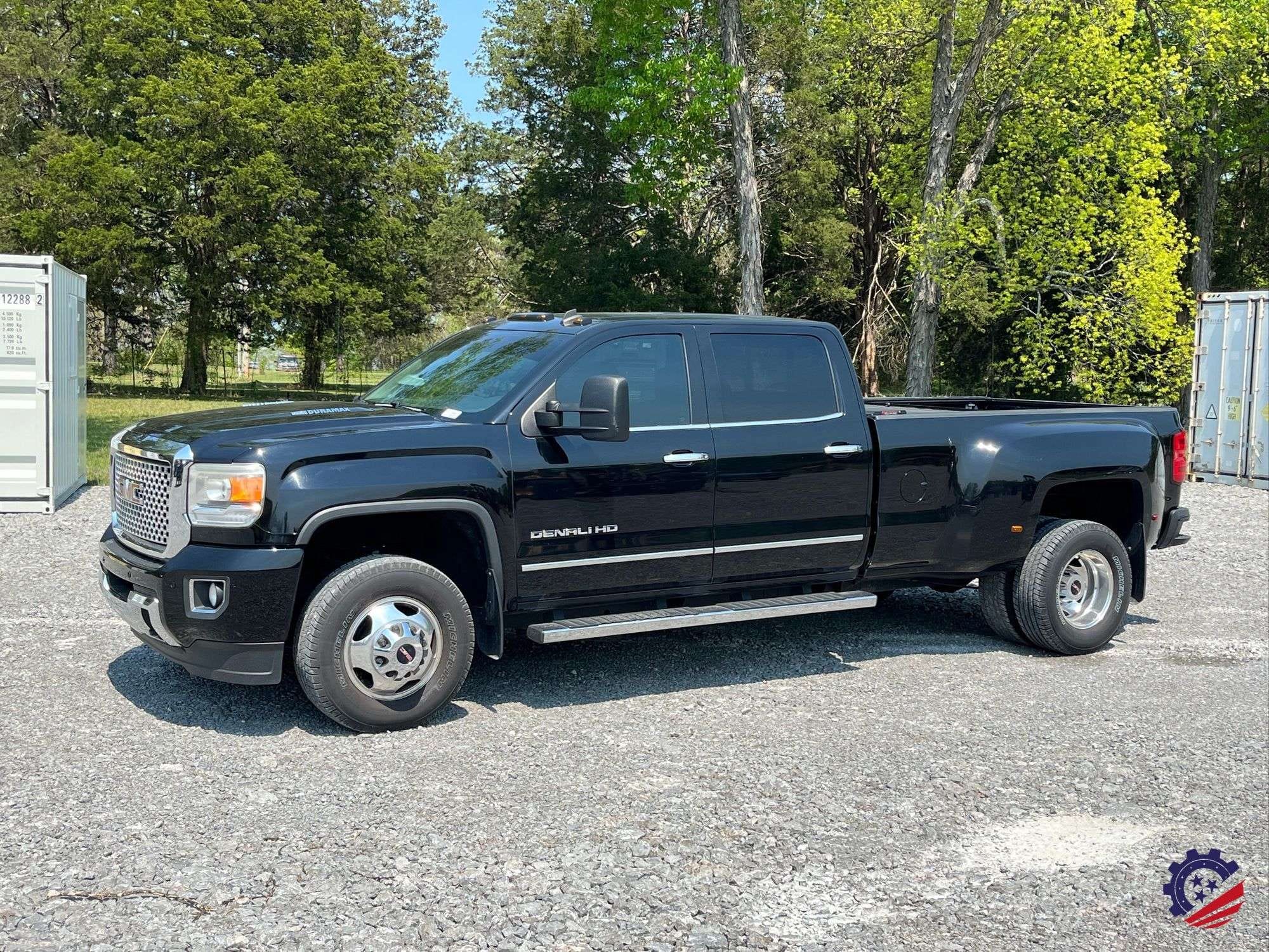 2015 GMC 3500HD Equipment Image0