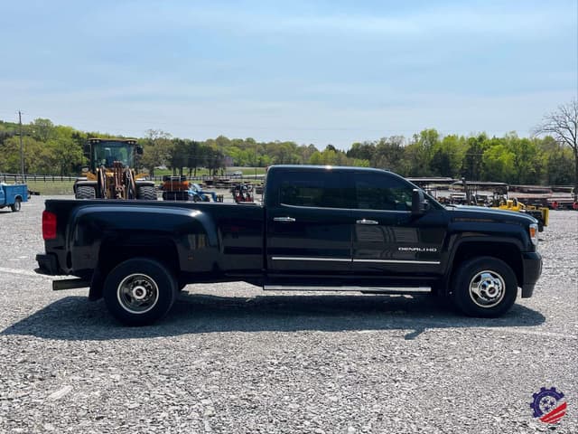 Image of GMC 3500HD equipment image 4