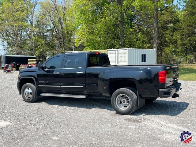 Image of GMC 3500HD equipment image 2