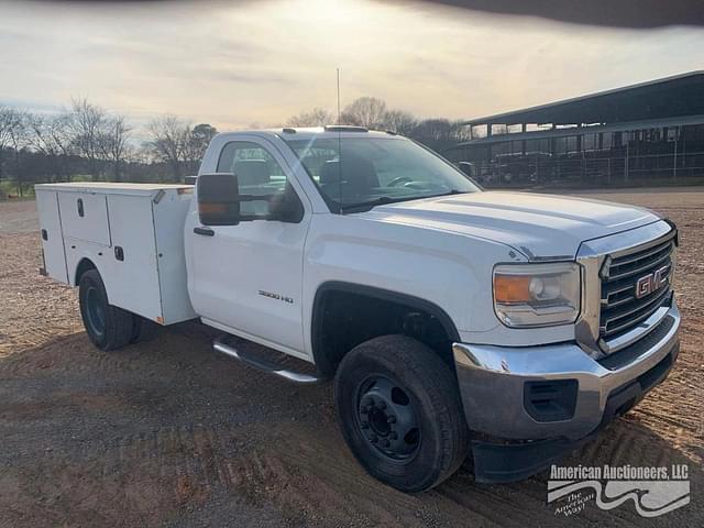 Image of GMC Sierra equipment image 1