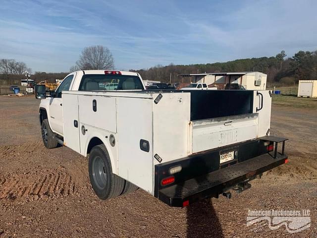 Image of GMC Sierra equipment image 3