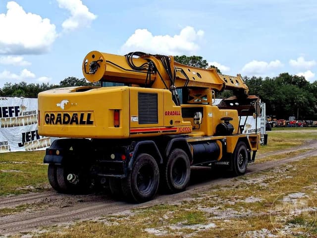 Image of Gradall XL4100 equipment image 4