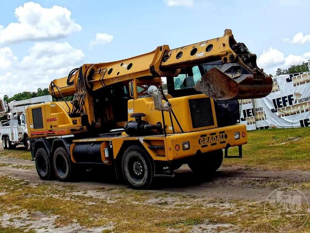 Image of Gradall XL4100 equipment image 2