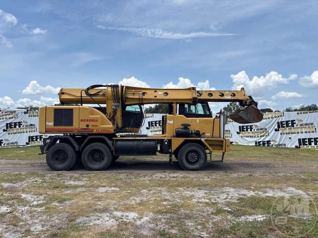 Image of Gradall XL4100 equipment image 3