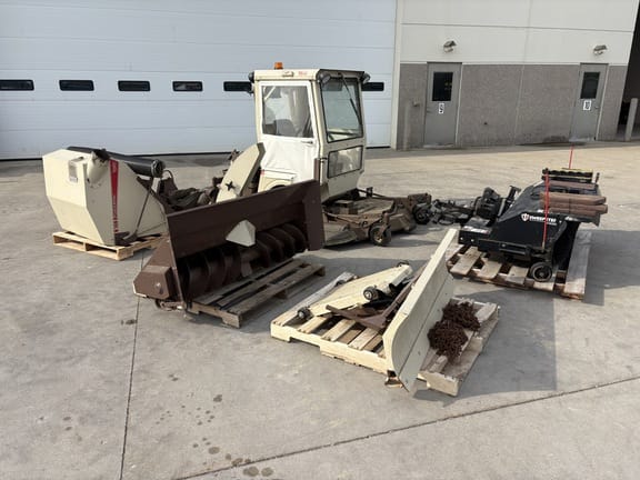 2015 Grasshopper 725DT Equipment Image0