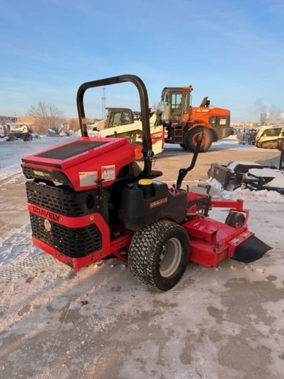 Image of Gravely Pro-Turn 400 equipment image 2