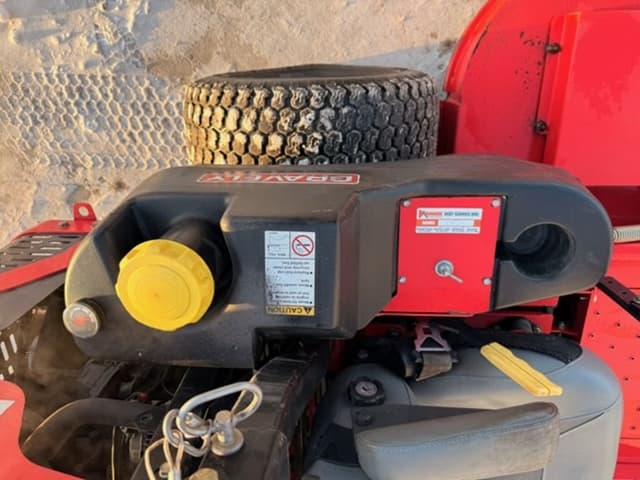 Image of Gravely Pro-Turn 400 equipment image 4