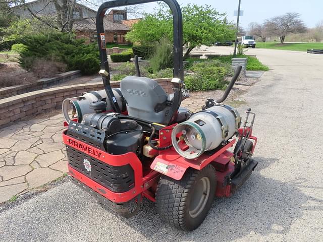 Image of Gravely Pro-Turn 460 equipment image 2