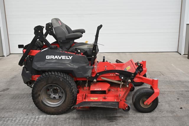 Image of Gravely Pro-Turn 460 equipment image 1