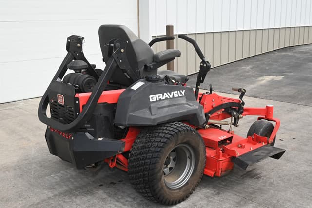Image of Gravely Pro-Turn 460 equipment image 2