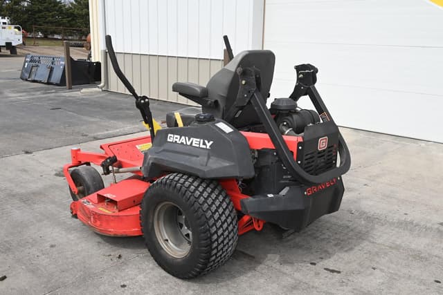 Image of Gravely Pro-Turn 460 equipment image 4