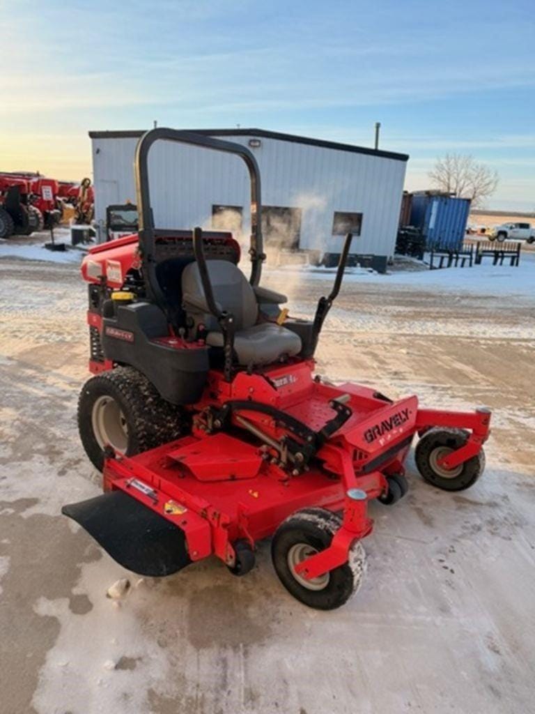 2015 Gravely Pro-Turn 472 Equipment Image0