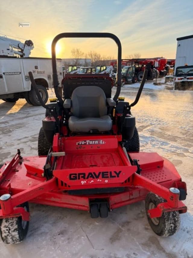 Image of Gravely Pro-Turn 472 equipment image 1