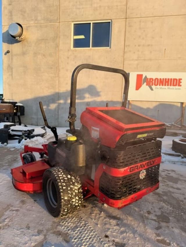 Image of Gravely Pro-Turn 472 equipment image 3