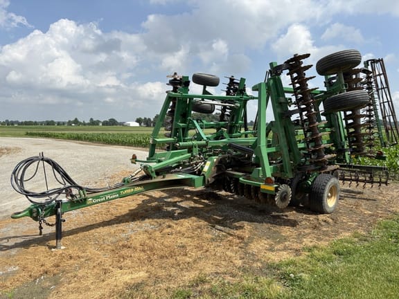 2015 Great Plains 2400TM Equipment Image0