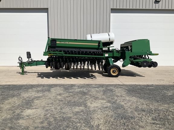2015 Great Plains 3S3000HDF Equipment Image0