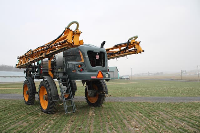 Image of Hagie STS12 equipment image 3