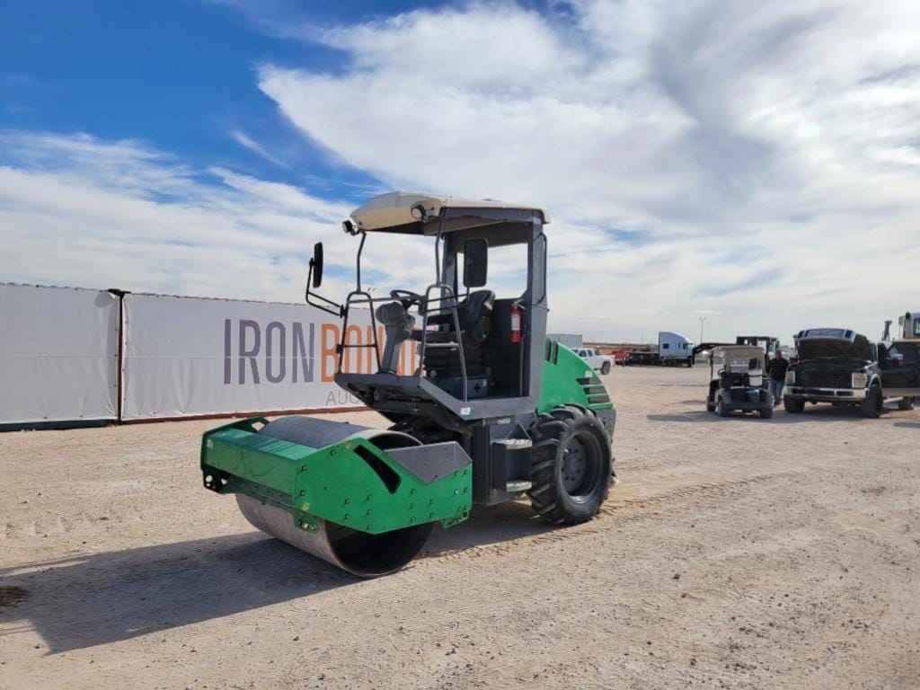 2015 Hamm H5I Equipment Image0