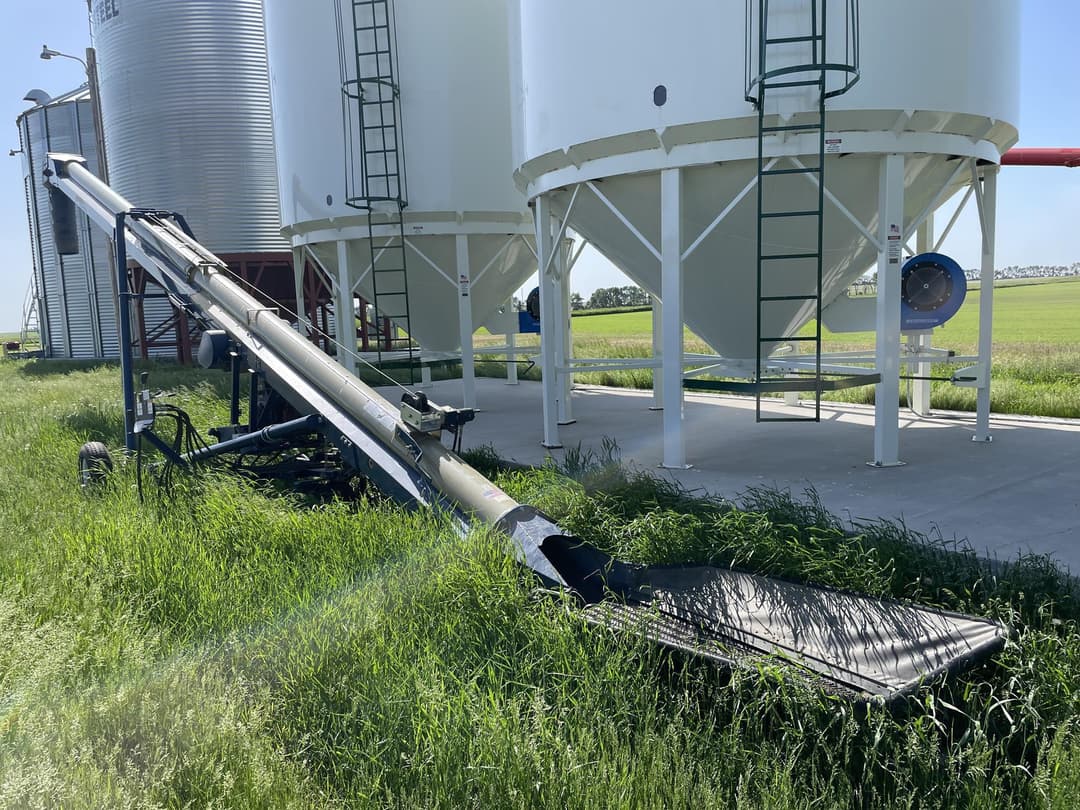 Image of Harvest International FC1545 Primary image