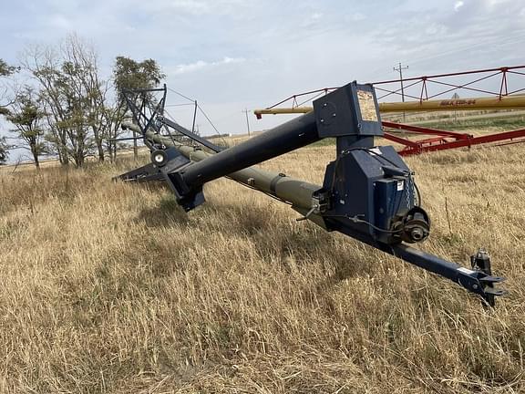 Image of Harvest International H1392 equipment image 1