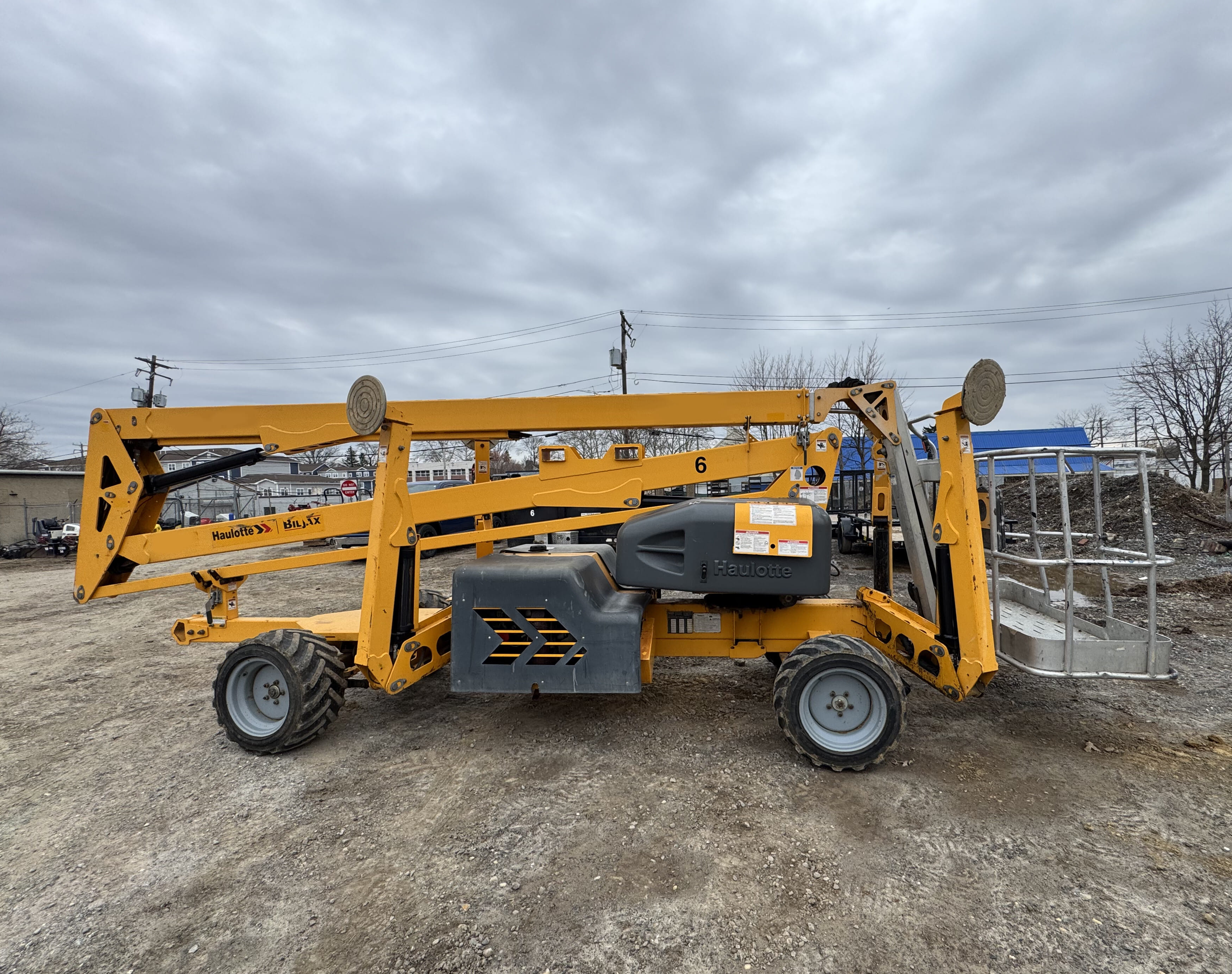 2015 Haulotte 55XA Equipment Image0