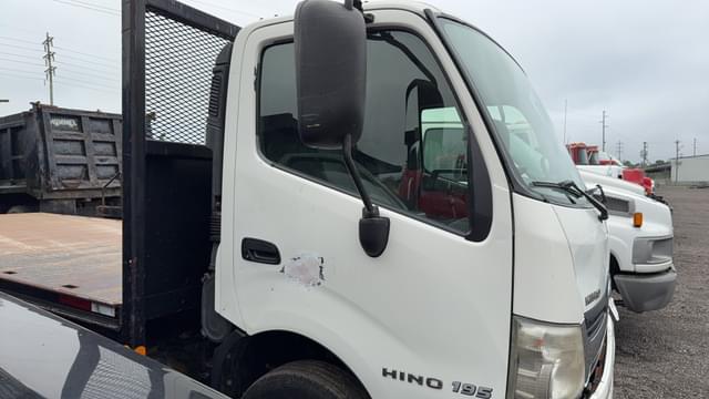 Image of Hino 195 equipment image 4