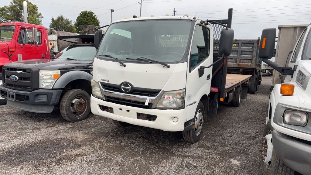 2015 Hino 195 Equipment Image0