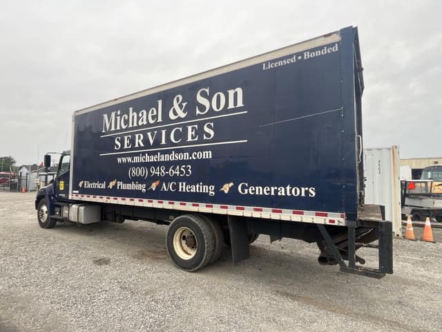 Image of Hino 268 equipment image 4