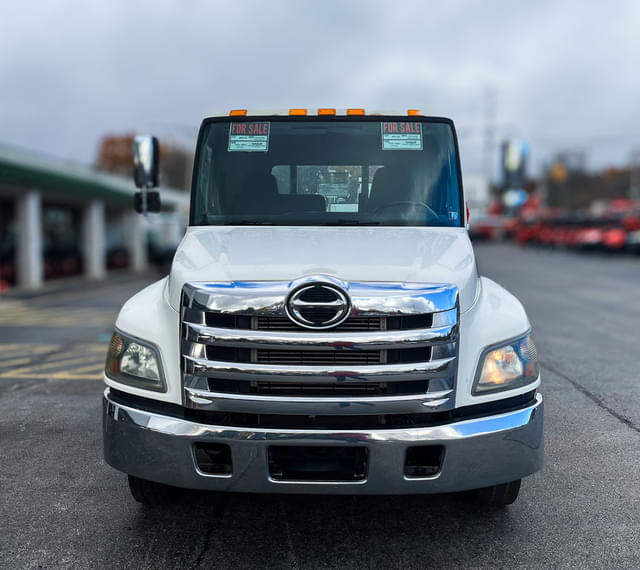 Image of Hino 258 equipment image 3