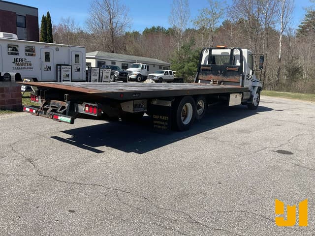 Image of Hino 338 equipment image 4