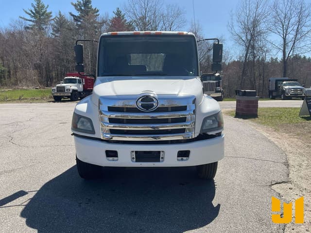 Image of Hino 338 equipment image 1