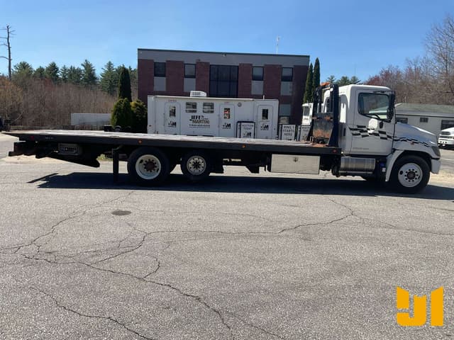 Image of Hino 338 equipment image 3