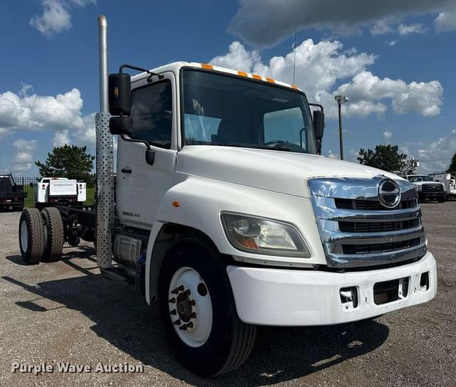 Image of Hino 338 equipment image 2