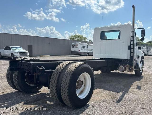 Image of Hino 338 equipment image 4