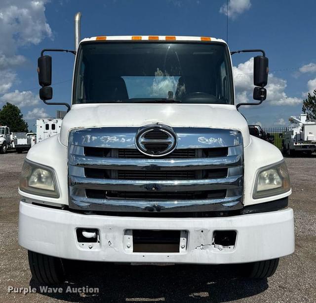 Image of Hino 338 equipment image 1