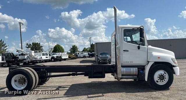 Image of Hino 338 equipment image 3