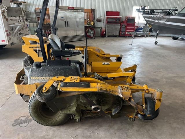 Image of Hustler Super 104 equipment image 1