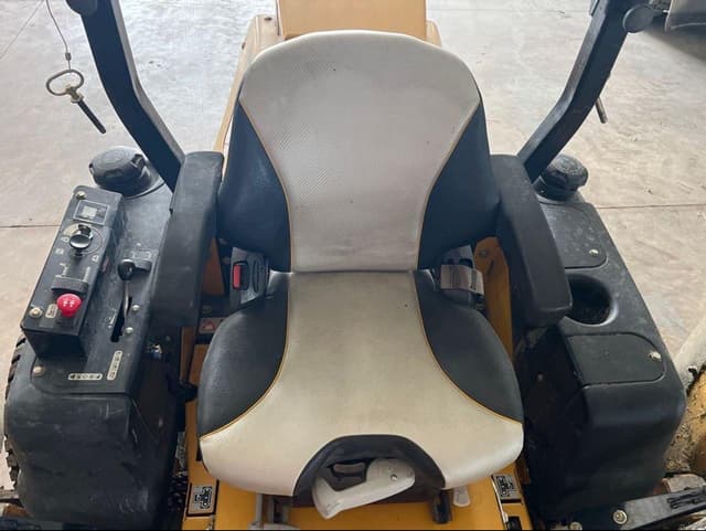 Image of Hustler Super 104 equipment image 4