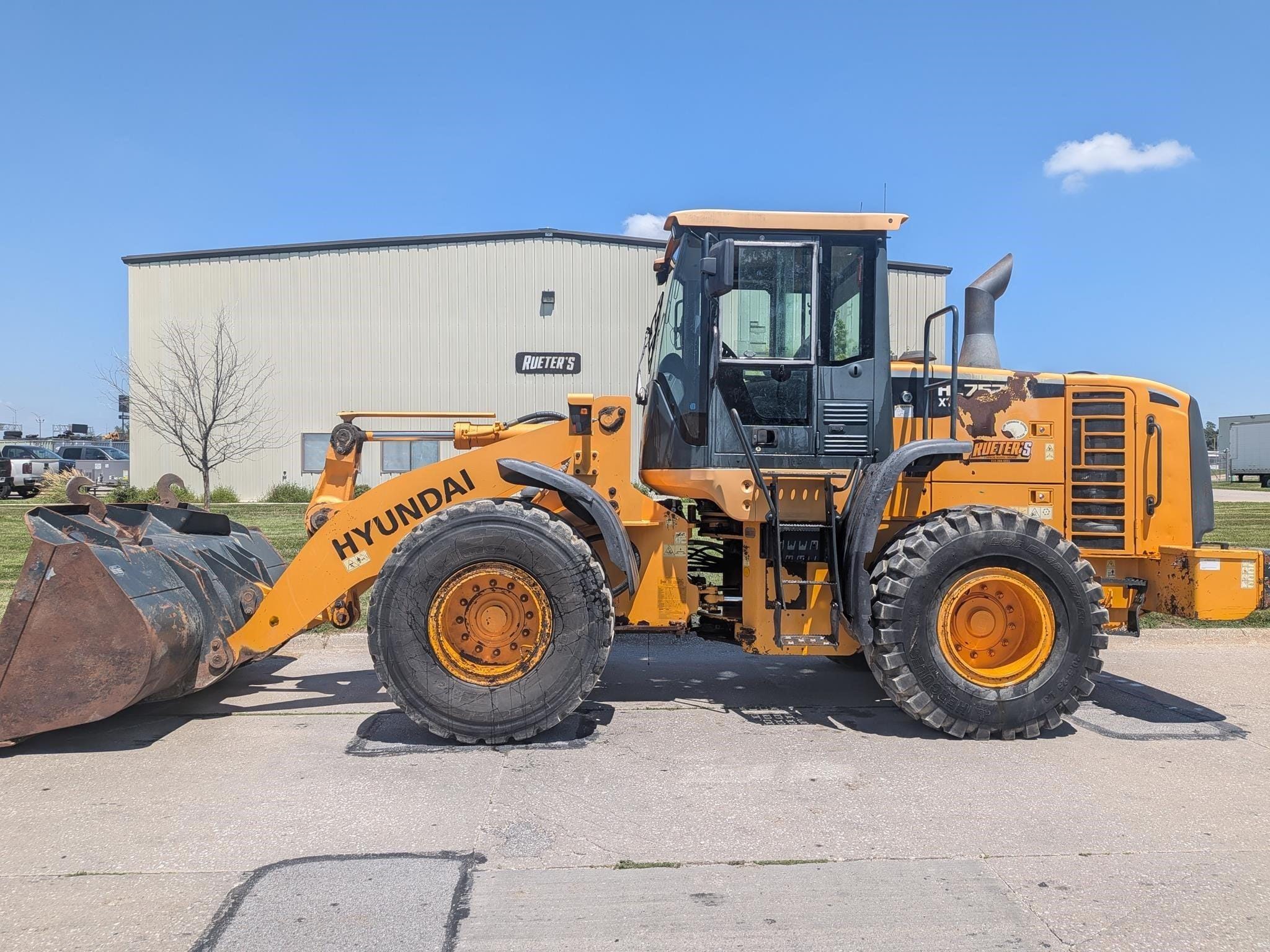2015 Hyundai HL757XTD-9 Equipment Image0
