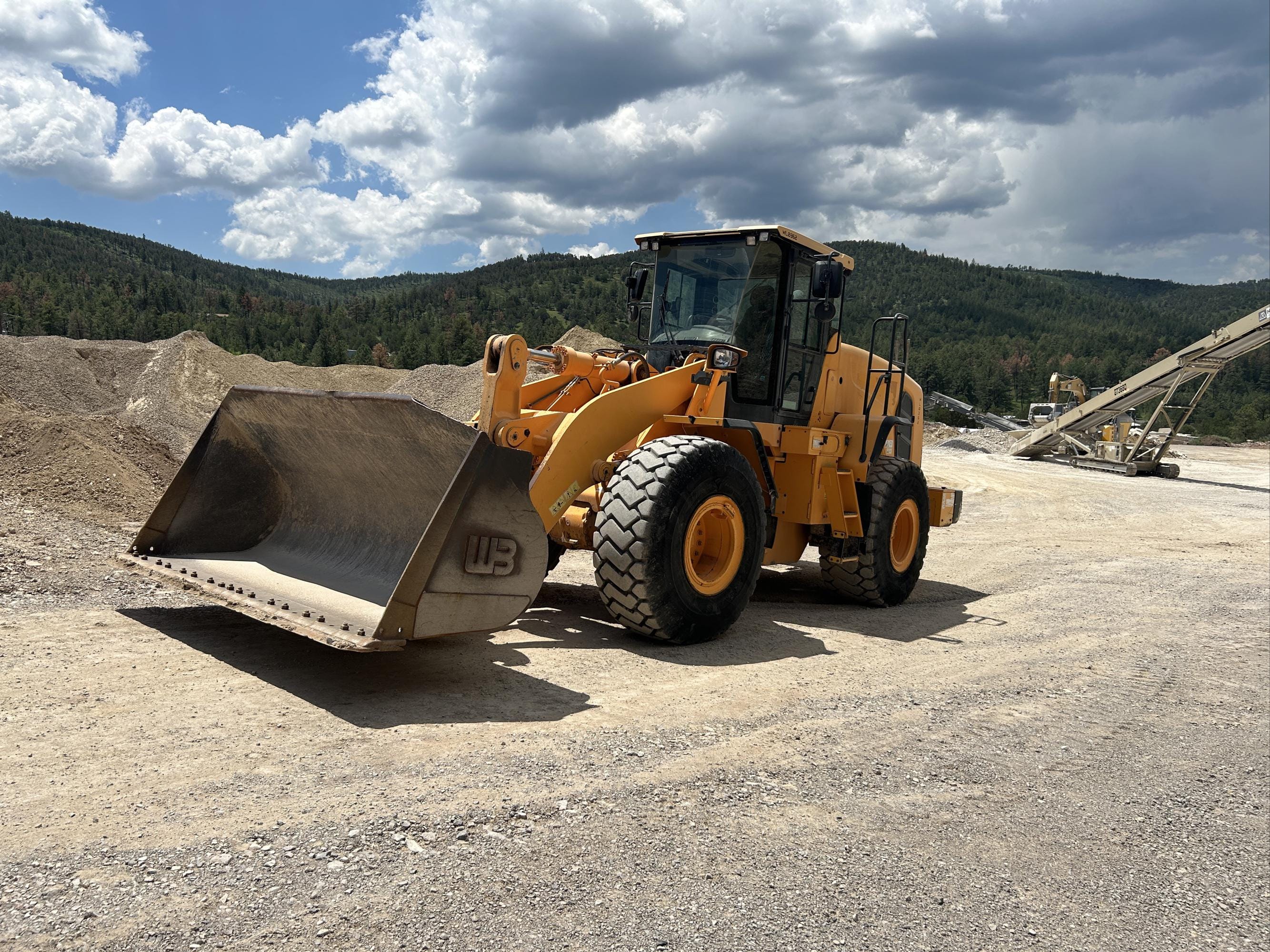 2015 Hyundai HL960 Equipment Image0