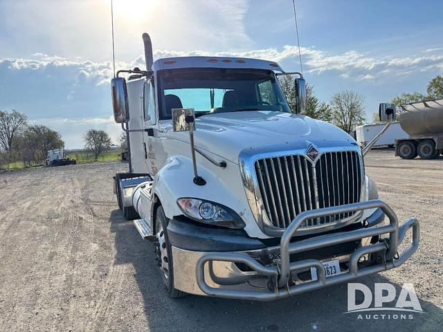 Image of International ProStar Plus 122 equipment image 3