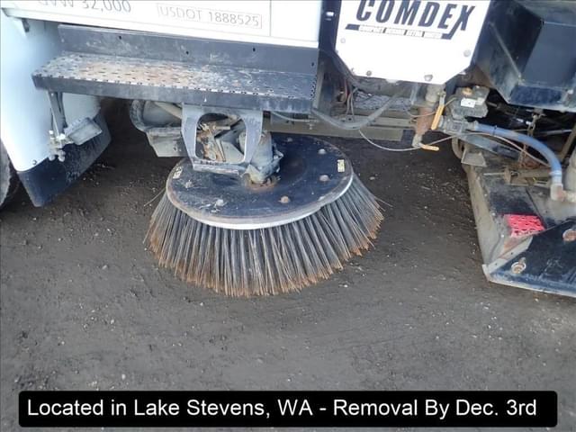 Image of International 4300 equipment image 3