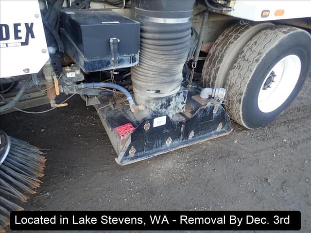 Image of International 4300 equipment image 2