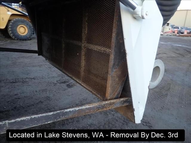 Image of International 4300 equipment image 4