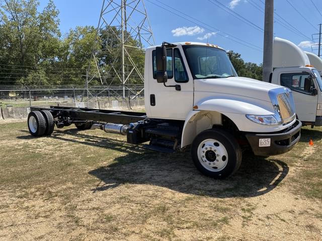 Image of International 4300 equipment image 3