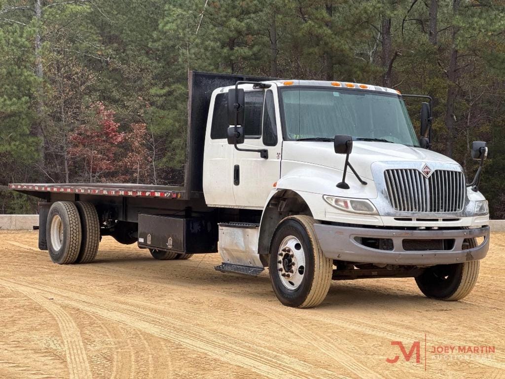 2015 International 4300 Equipment Image0