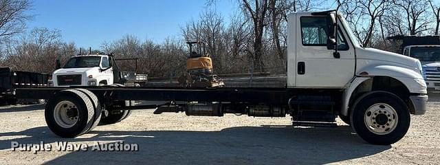 Image of International 4300 SBA equipment image 3