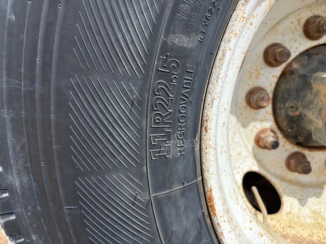 Image of International 4300 equipment image 4