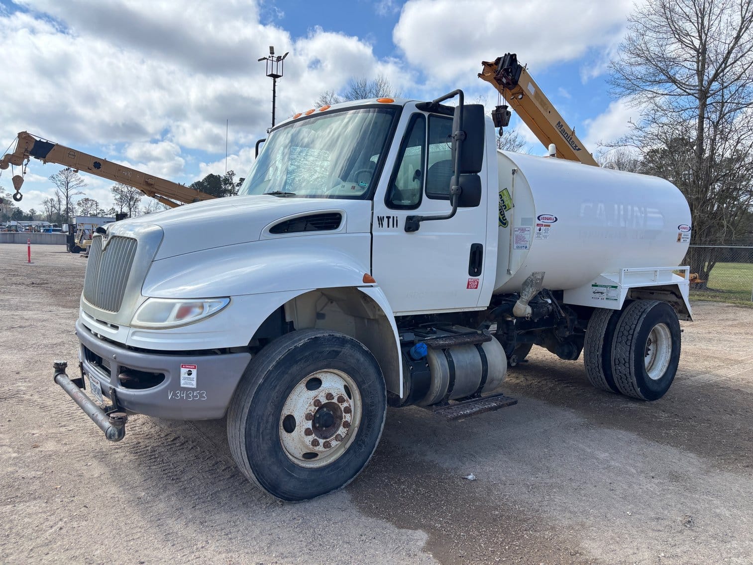 2015 International 4300 Equipment Image0