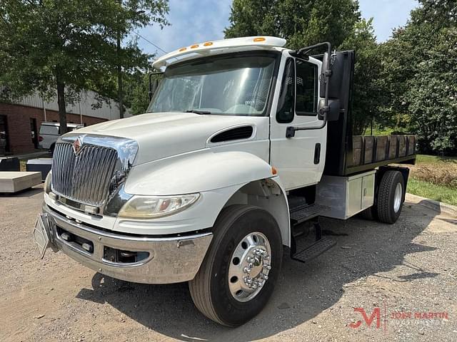 Image of International 4400 equipment image 3
